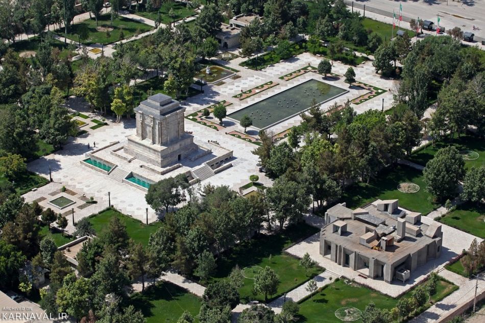 نمای هوایی آرامگاه فردوسی در توس مشهدبا معماری با شکوه و باغ ایرانی اطراف آن